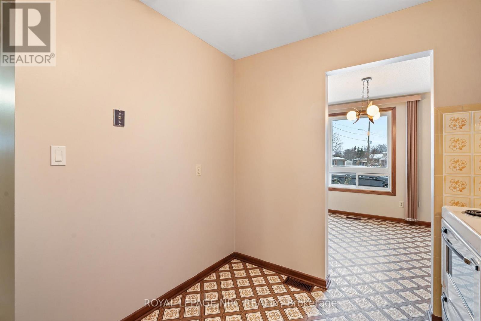 16 Appleford Road, St. Catharines, Ontario  L2P 3M3 - Photo 14 - X12880006