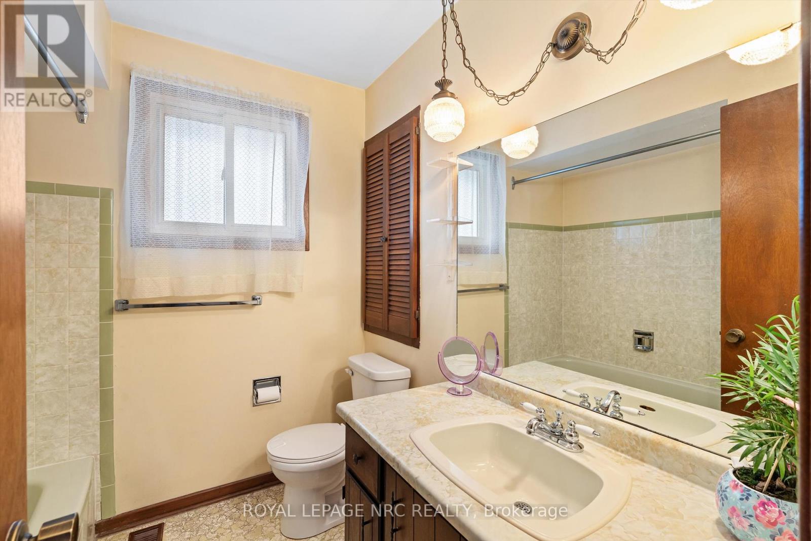 16 Appleford Road, St. Catharines, Ontario  L2P 3M3 - Photo 15 - X12880006