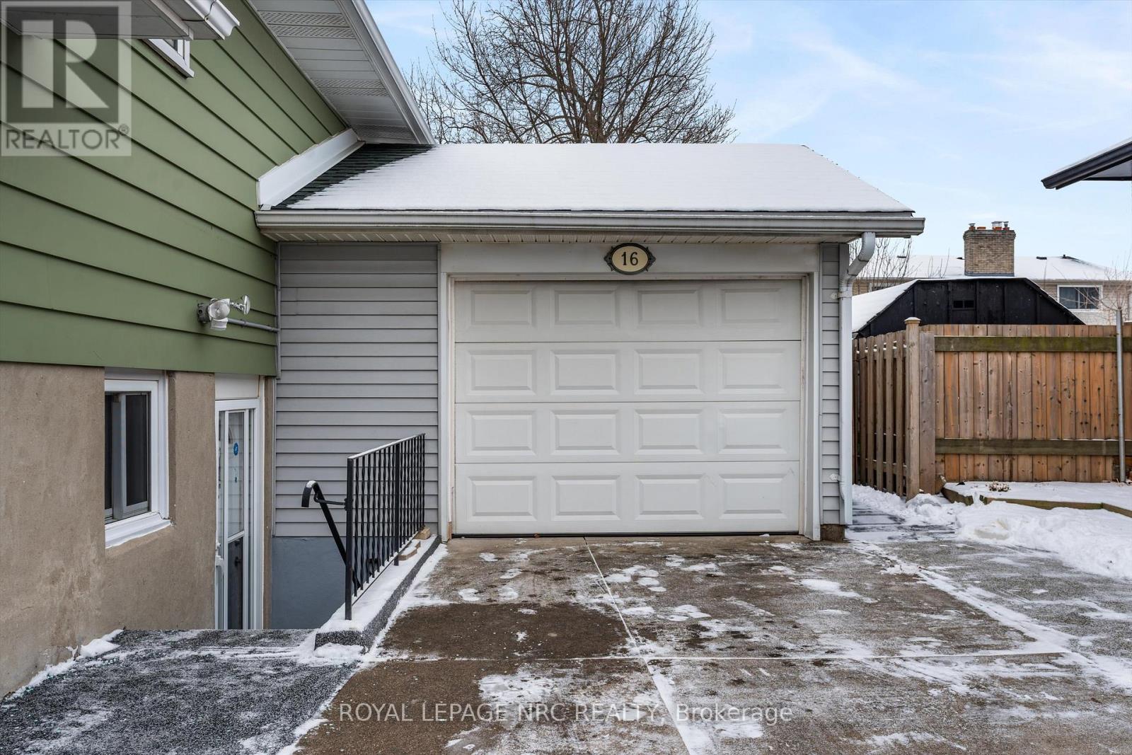 16 Appleford Road, St. Catharines, Ontario  L2P 3M3 - Photo 3 - X12880006