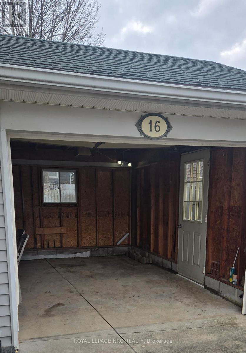 16 Appleford Road, St. Catharines, Ontario  L2P 3M3 - Photo 4 - X12880006