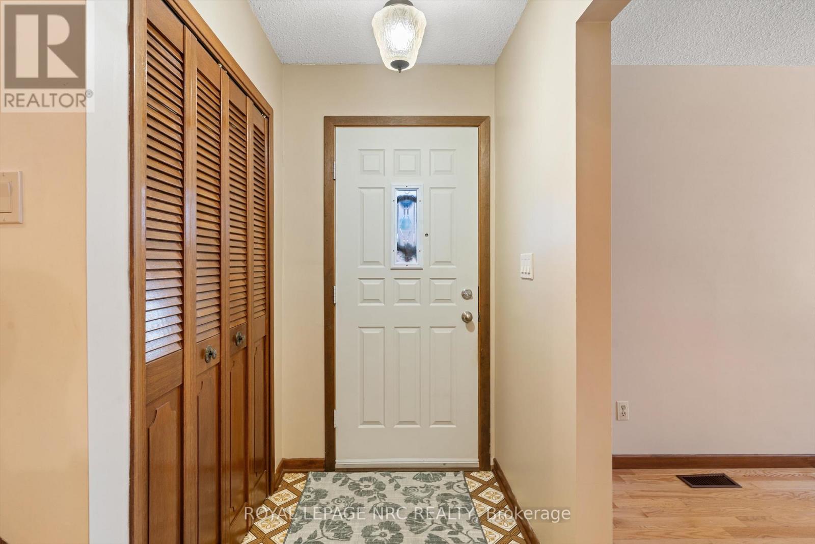 16 Appleford Road, St. Catharines, Ontario  L2P 3M3 - Photo 5 - X12880006