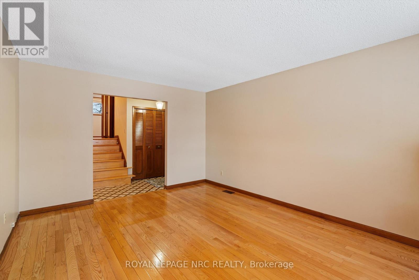16 Appleford Road, St. Catharines, Ontario  L2P 3M3 - Photo 7 - X12880006