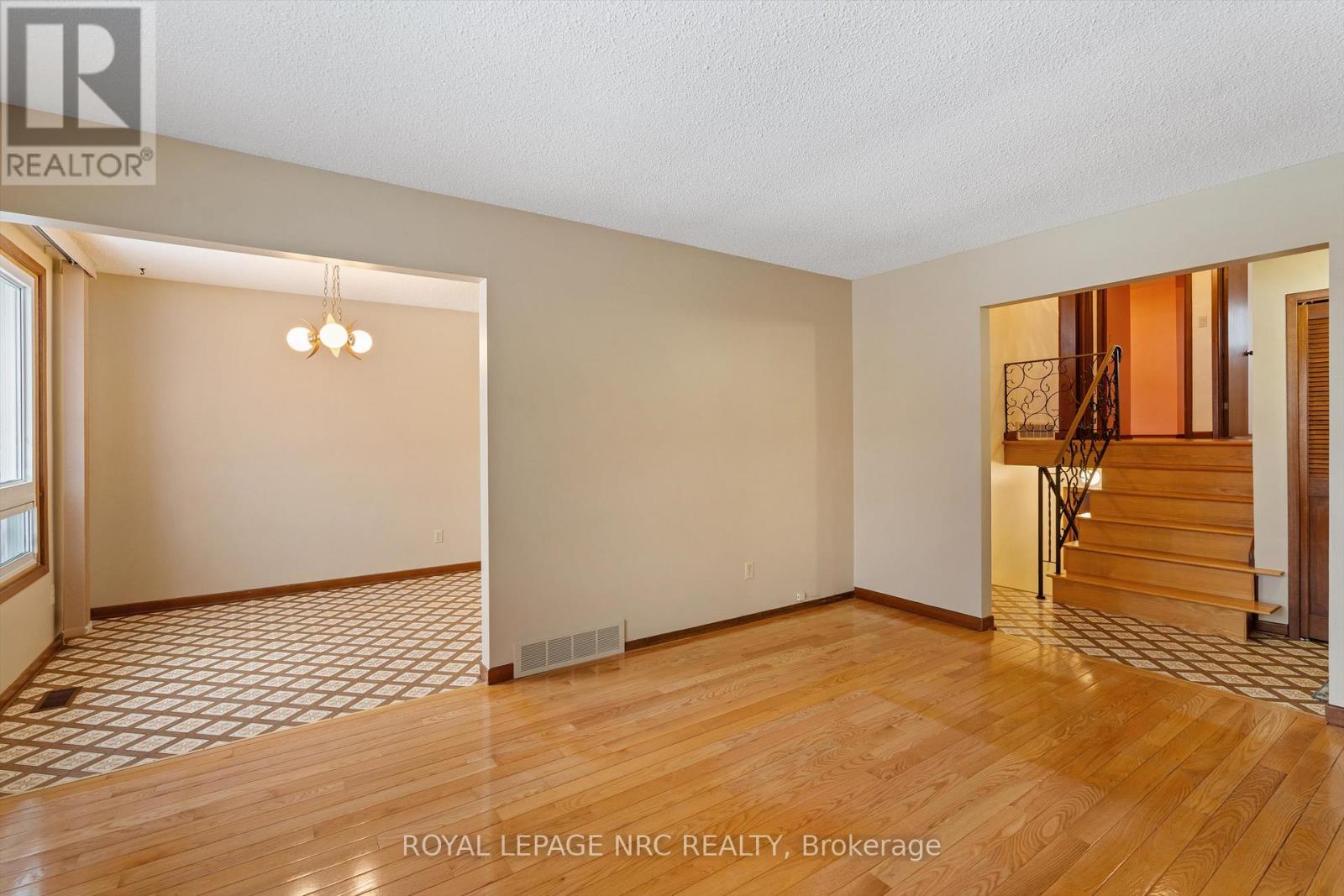 16 Appleford Road, St. Catharines, Ontario  L2P 3M3 - Photo 8 - X12880006