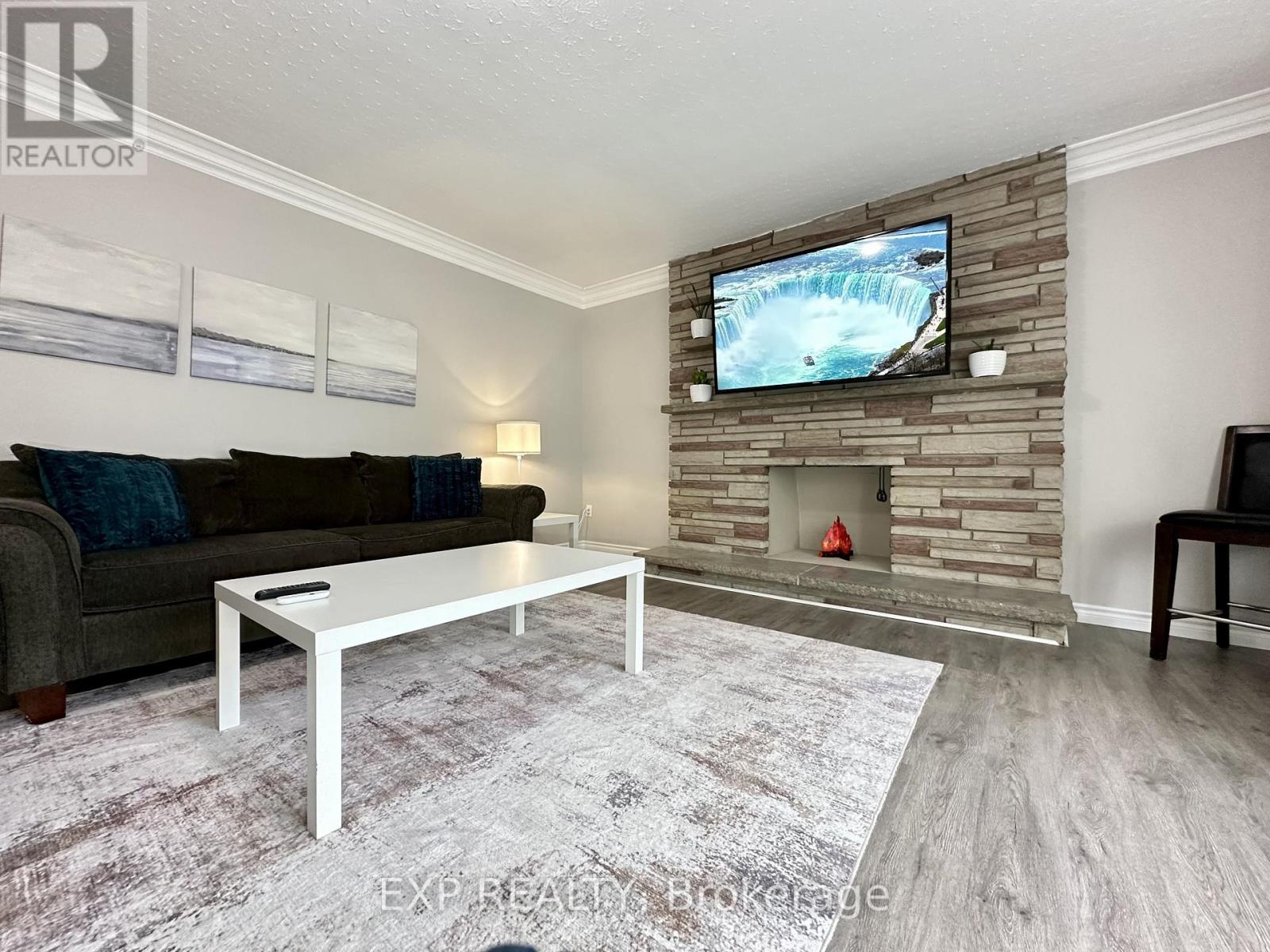 16 Broadview Avenue, St. Catharines, Ontario  L2T 2H3 - Photo 3 - X12880112