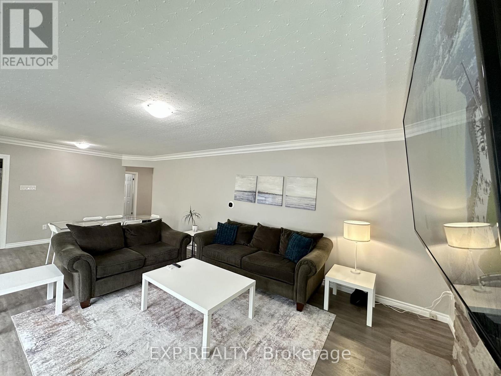 16 Broadview Avenue, St. Catharines, Ontario  L2T 2H3 - Photo 4 - X12880112