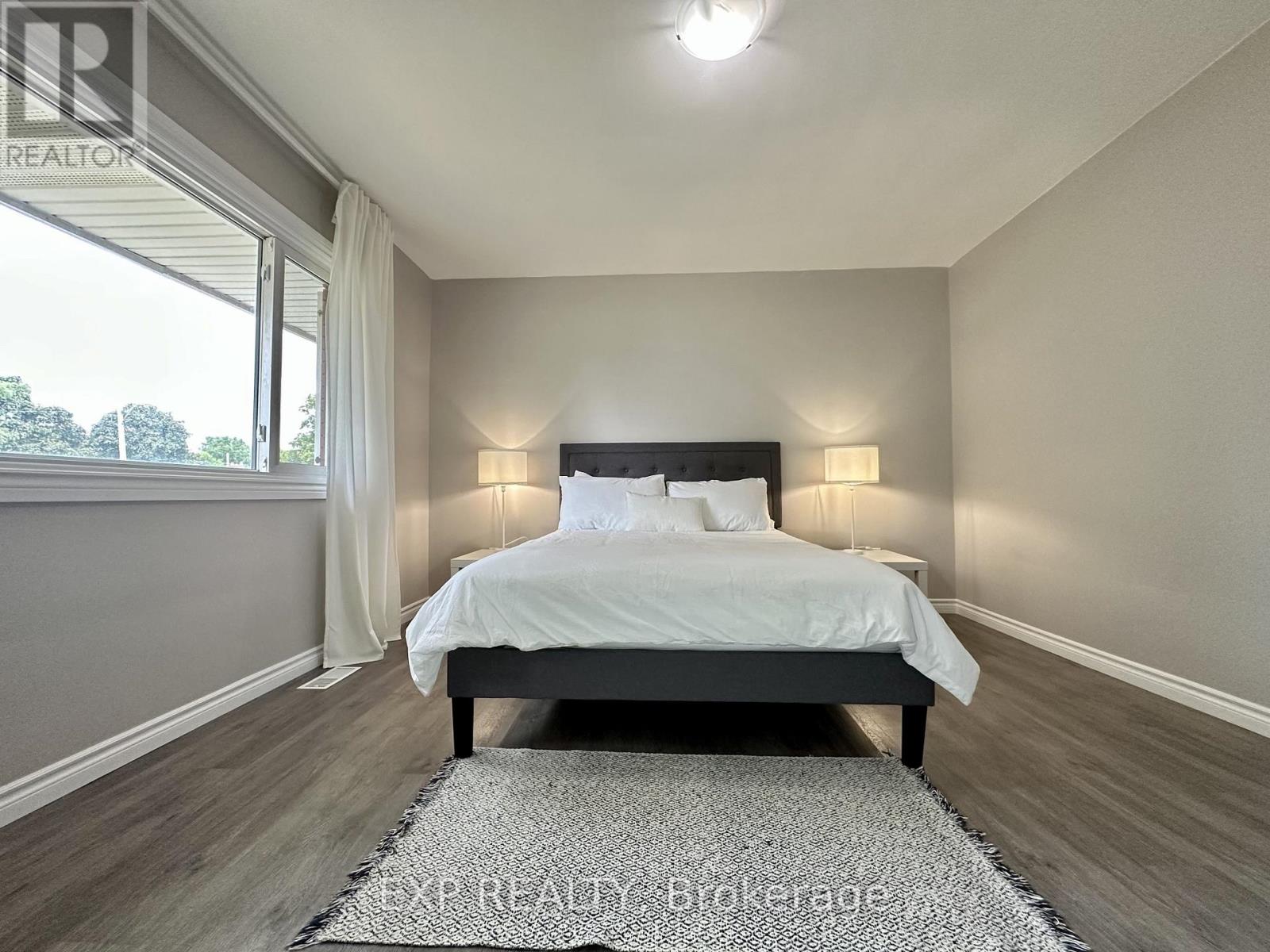 16 Broadview Avenue, St. Catharines, Ontario  L2T 2H3 - Photo 7 - X12880112