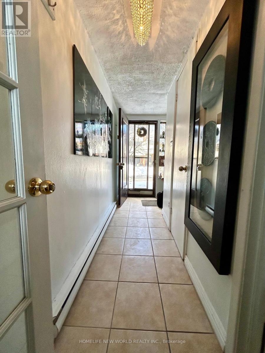 29 Jenny Wrenway, Toronto (Hillcrest Village), Ontario  M2H 2Y8 - Photo 2 - C12819284