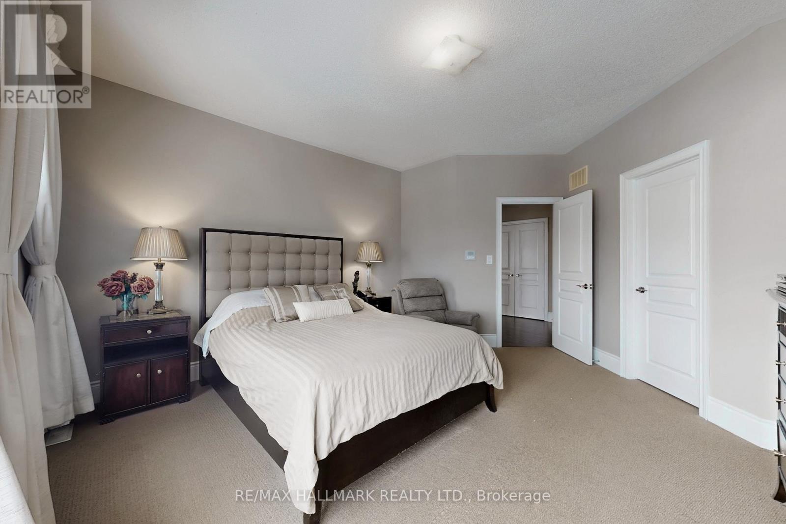 123 Carisbrooke Circle, Aurora, Ontario  L4G 0K4 - Photo 33 - N12816476