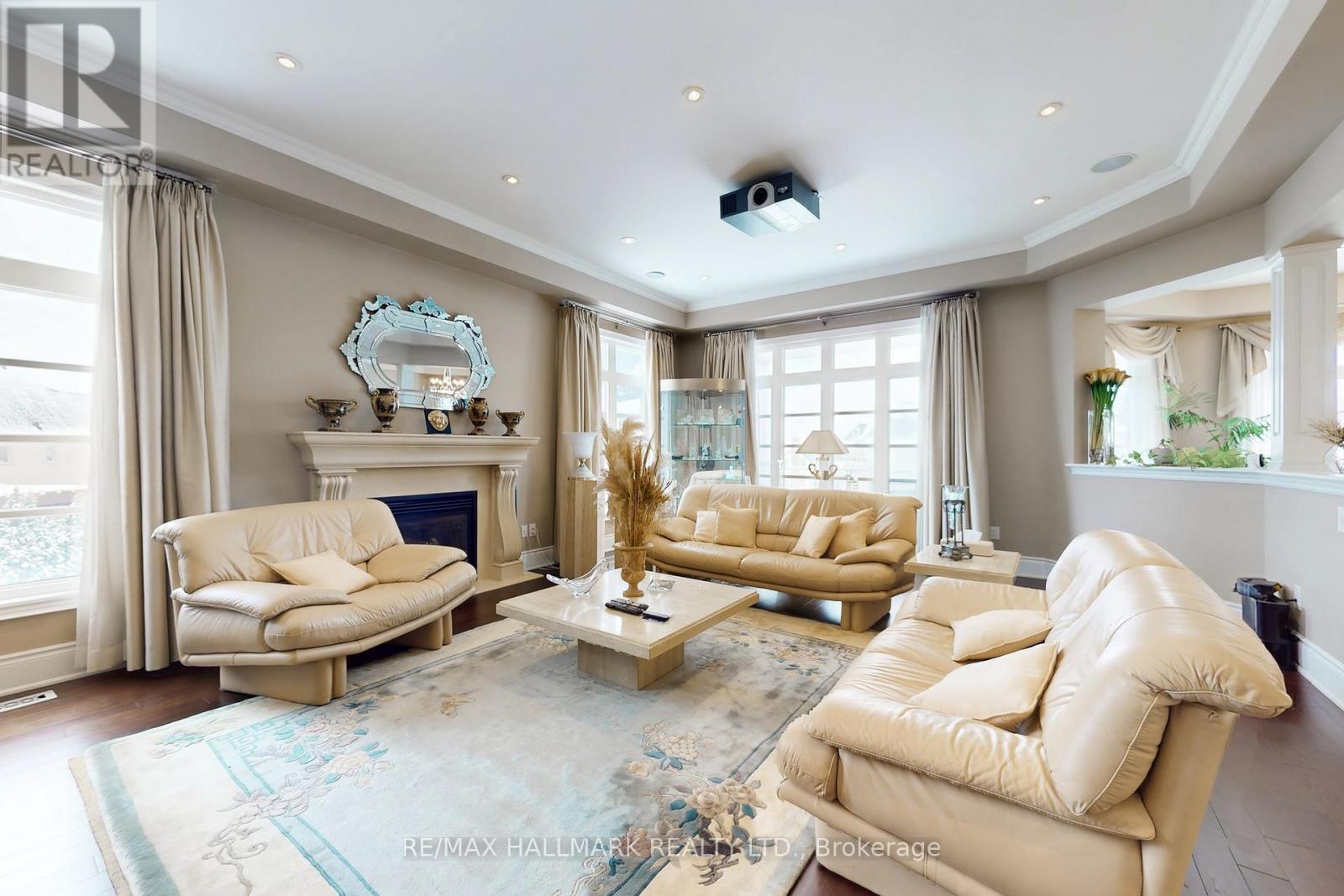 123 Carisbrooke Circle, Aurora, Ontario  L4G 0K4 - Photo 7 - N12816476