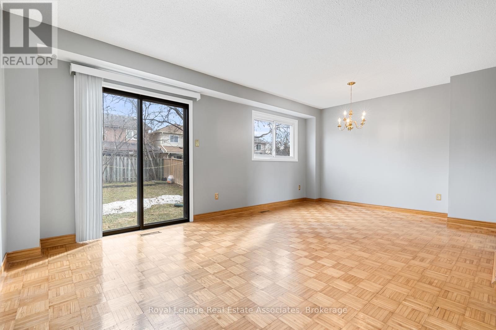 81 Lund Street, Richmond Hill, Ontario  L4C 5V3 - Photo 7 - N12879698