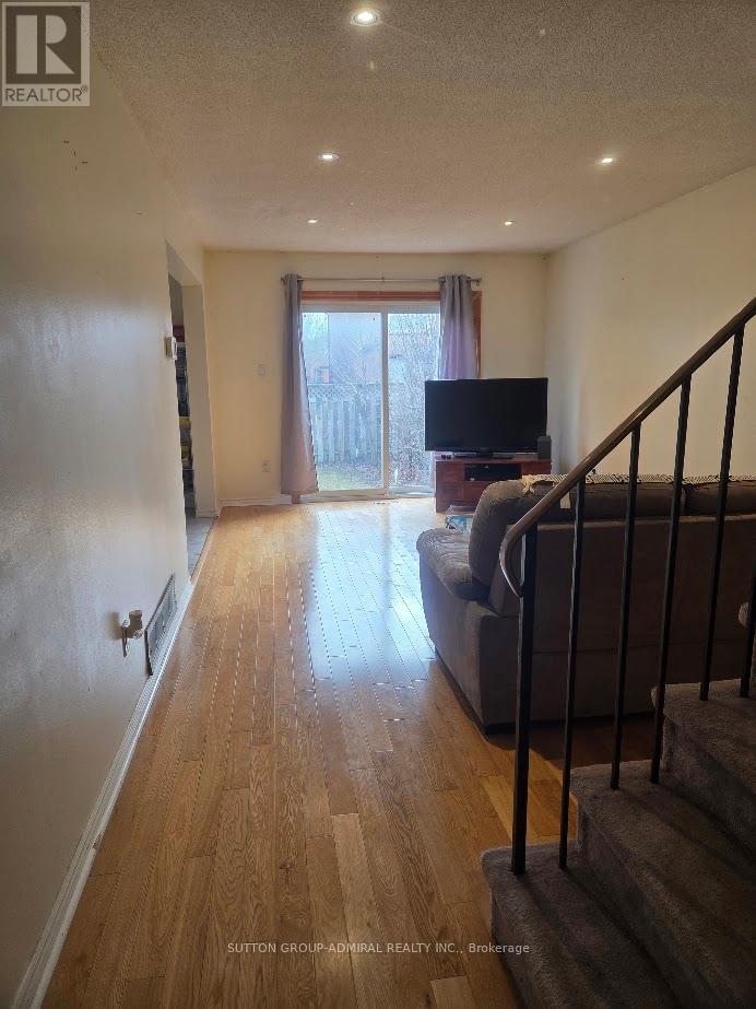 112 Patrice Crescent, Vaughan, Ontario  L4J 4Z4 - Photo 3 - N12879624