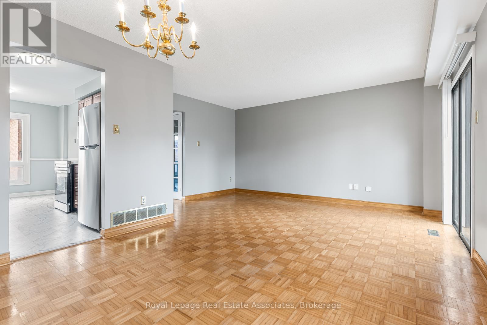 81 Lund Street, Richmond Hill, Ontario  L4C 5V3 - Photo 10 - N12879698