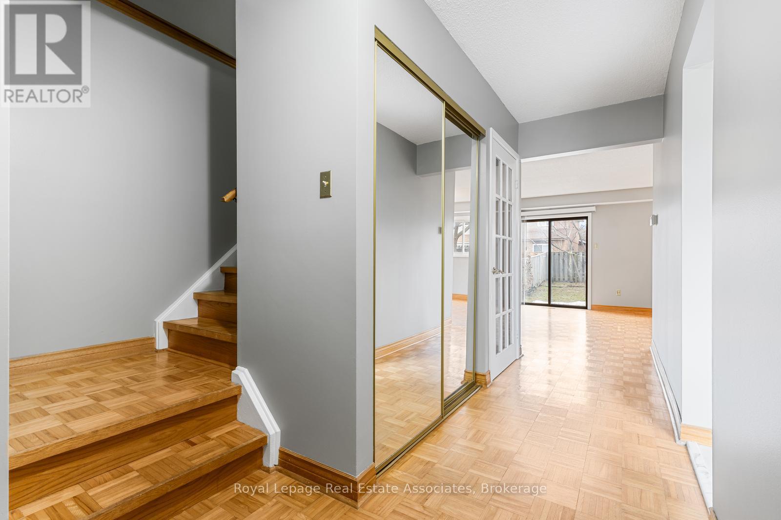 81 Lund Street, Richmond Hill, Ontario  L4C 5V3 - Photo 5 - N12879698