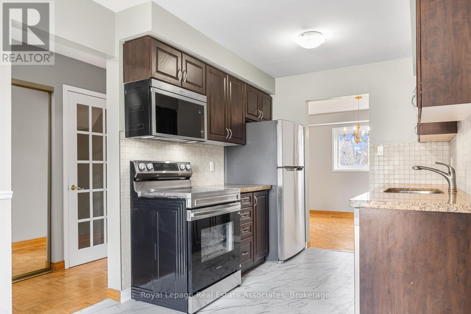 81 Lund Street, Richmond Hill, Ontario  L4C 5V3 - Photo 18 - N12879698