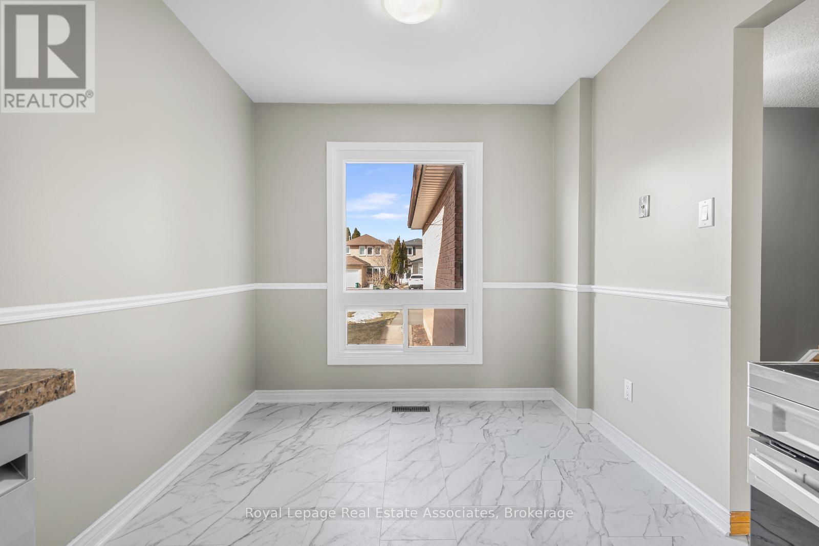 81 Lund Street, Richmond Hill, Ontario  L4C 5V3 - Photo 15 - N12879698