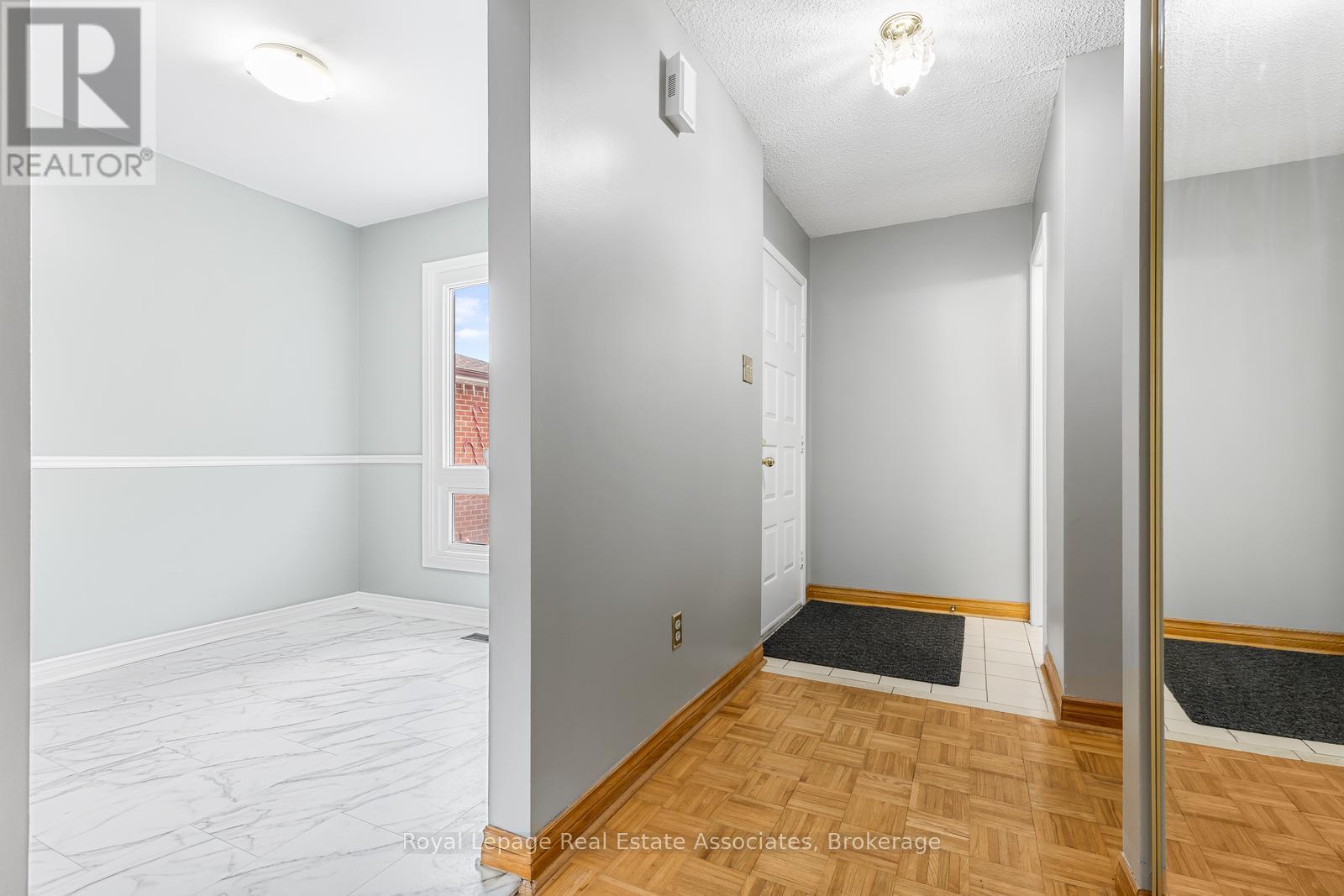 81 Lund Street, Richmond Hill, Ontario  L4C 5V3 - Photo 3 - N12879698