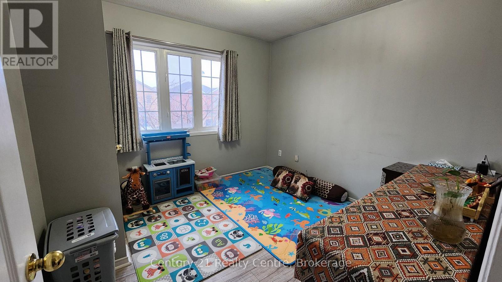 17 Vermont Road, Brampton (Fletcher's Meadow), Ontario  L7A 3G3 - Photo 13 - W12878440