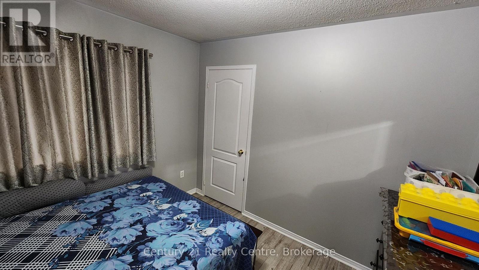 17 Vermont Road, Brampton (Fletcher's Meadow), Ontario  L7A 3G3 - Photo 20 - W12878440