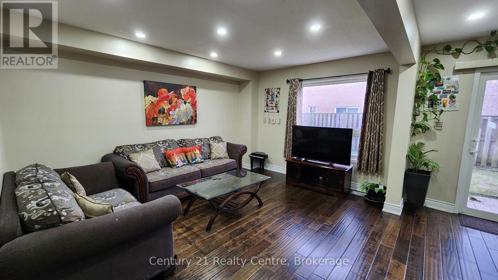 17 Vermont Road, Brampton (Fletcher's Meadow), Ontario  L7A 3G3 - Photo 9 - W12878440