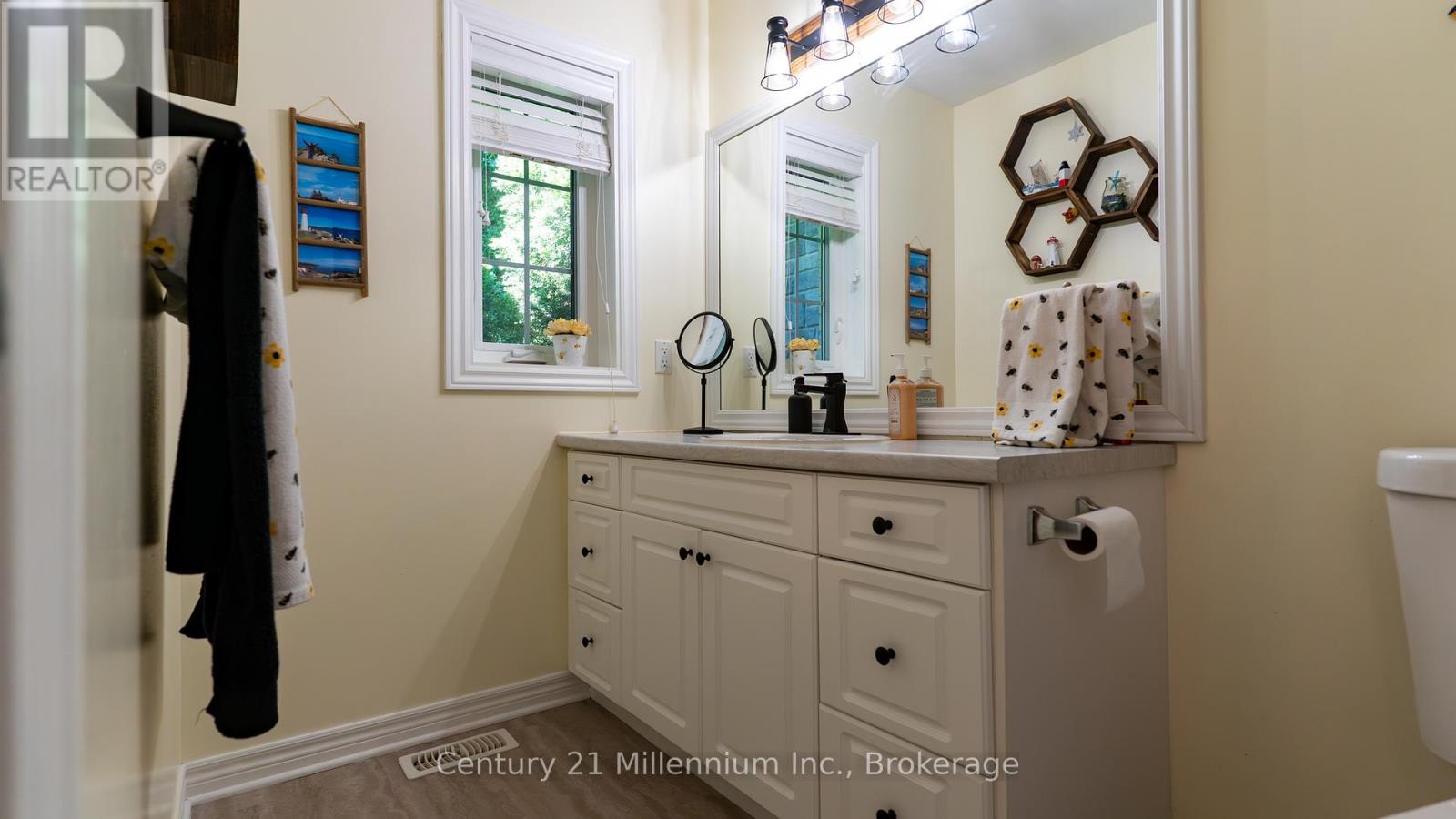 5 Sugar Maple Lane, Wasaga Beach, Ontario  L9Z 1P4 - Photo 11 - S12880108