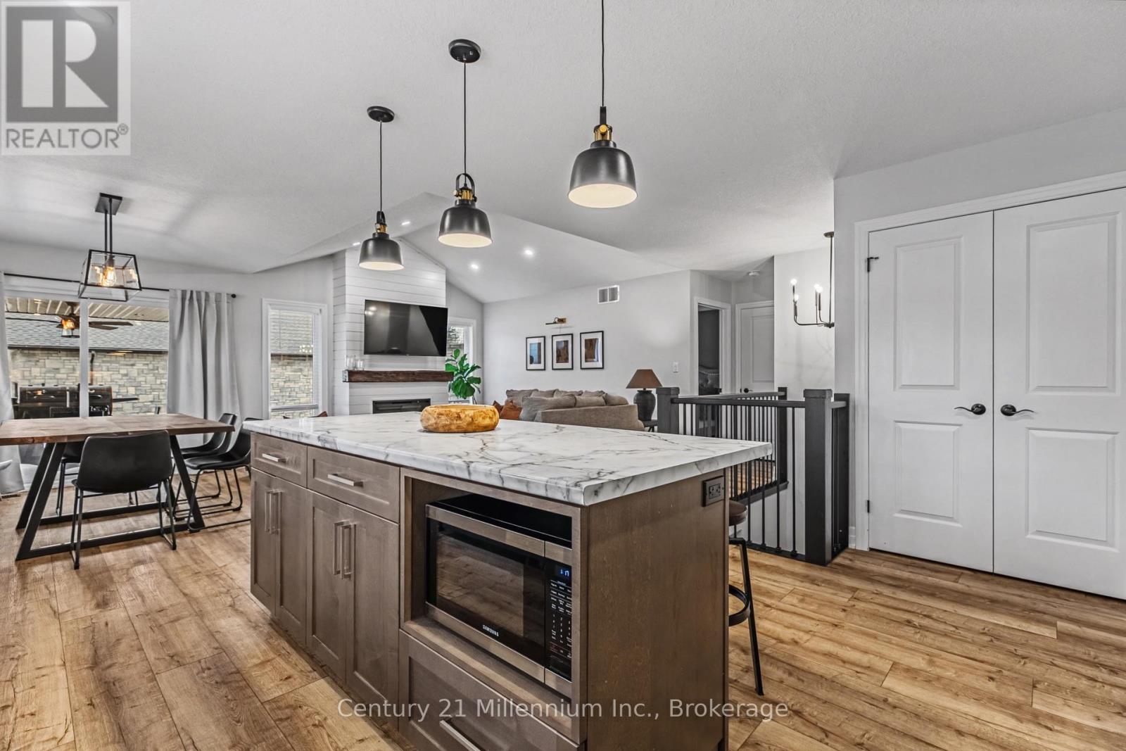 200 Eccles Avenue, West Grey, Ontario  N0G 1R0 - Photo 15 - X12879962