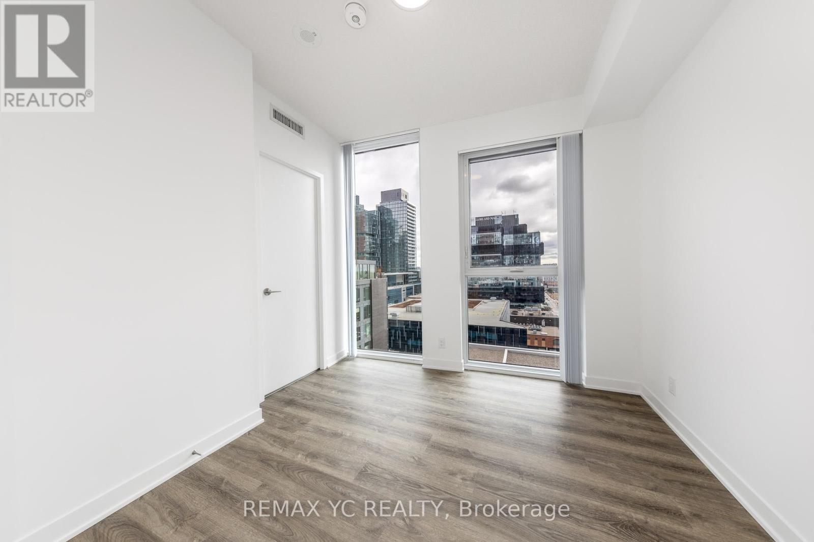 1703 - 180 Front Street E, Toronto (Moss Park), Ontario  M5A 0A9 - Photo 31 - C12880134