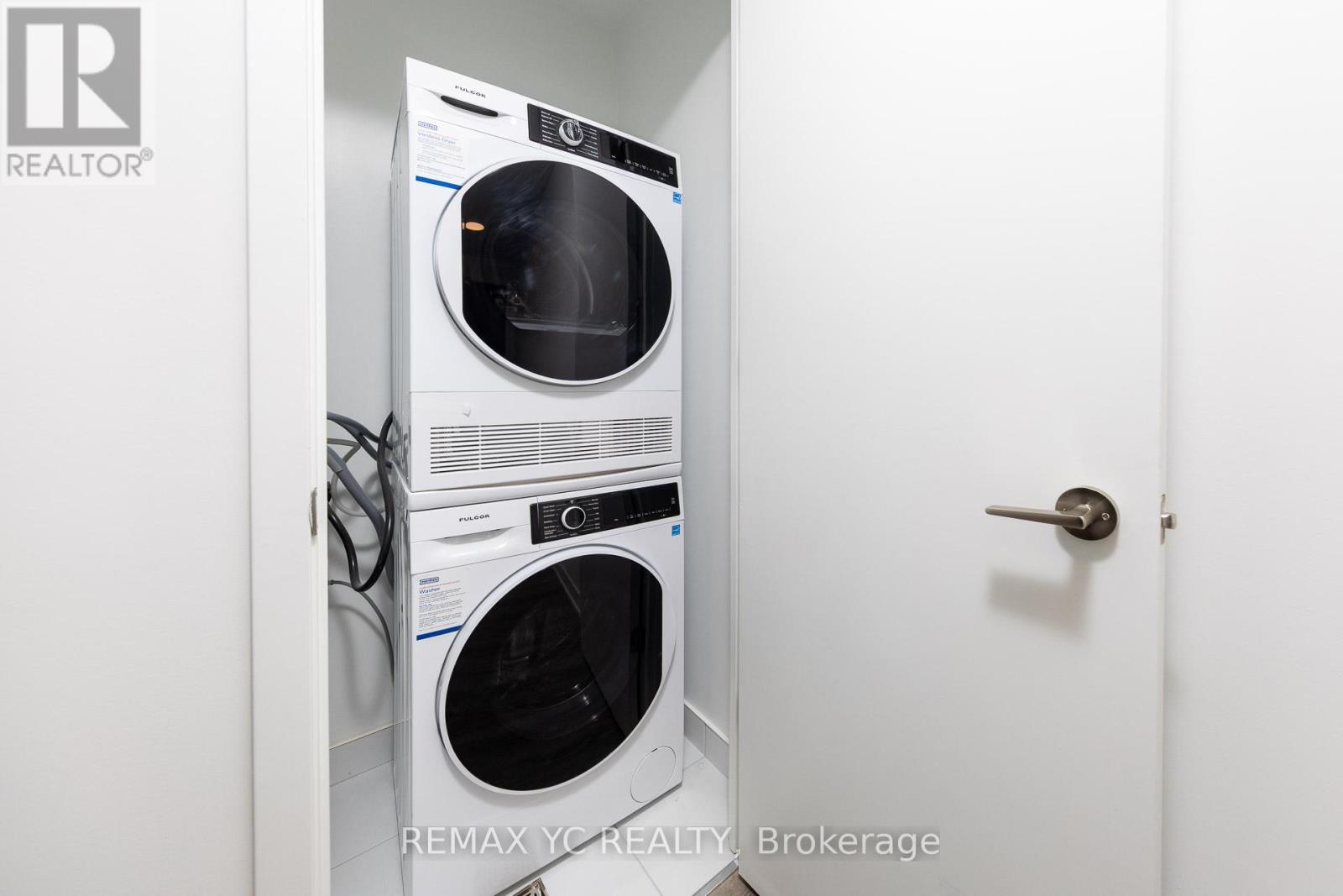 1703 - 180 Front Street E, Toronto (Moss Park), Ontario  M5A 0A9 - Photo 36 - C12880134