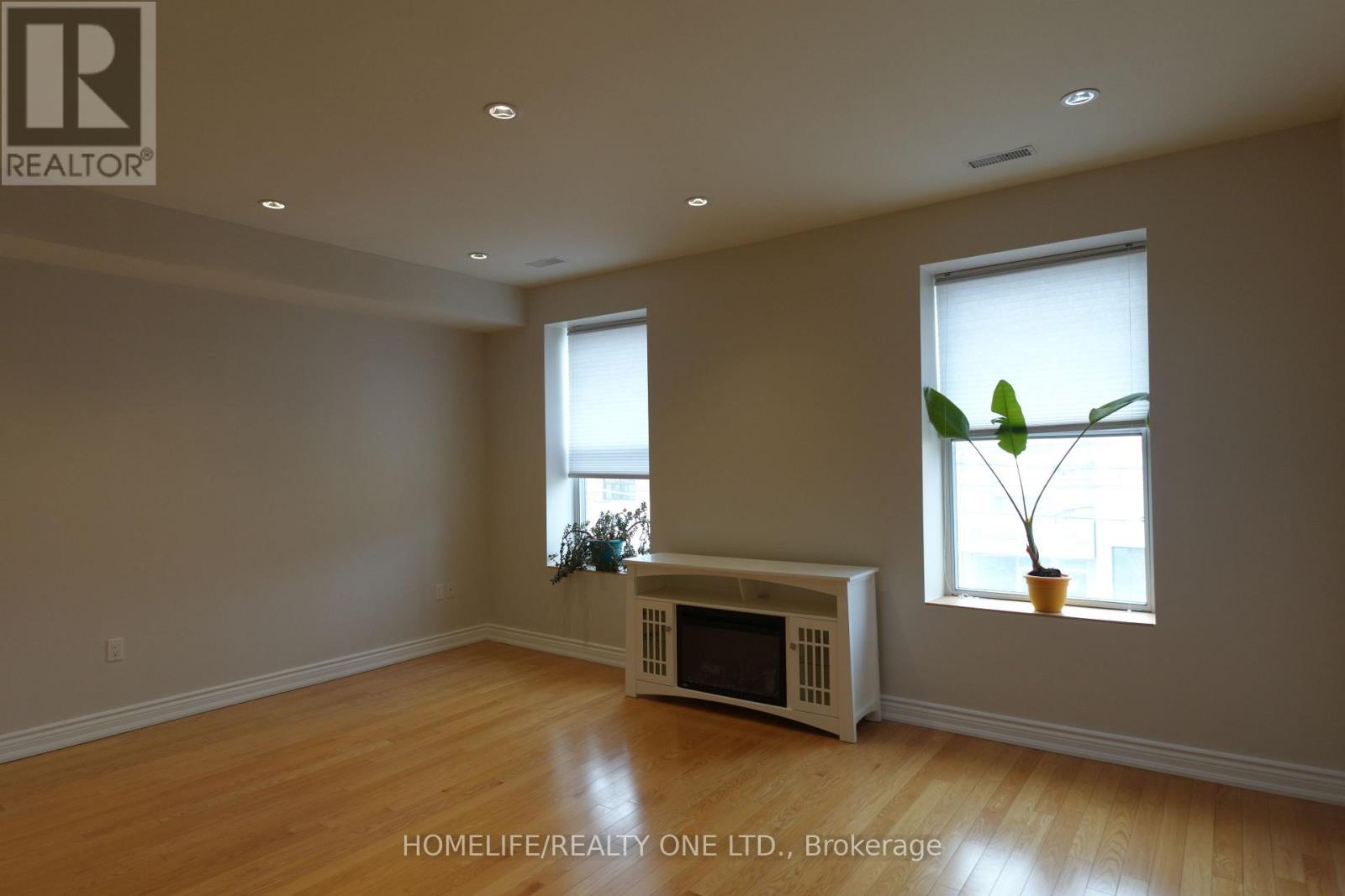 3 - 579 Gerrard Street E, Toronto (South Riverdale), Ontario  M4M 1Y2 - Photo 4 - E12880004