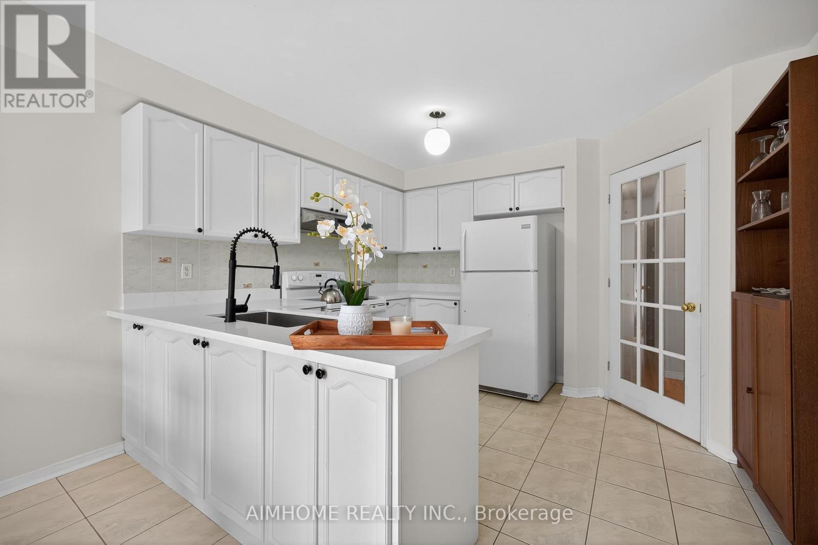 698 Warden Avenue, Toronto (Clairlea-Birchmount), Ontario  M1L 4W4 - Photo 4 - E12880090