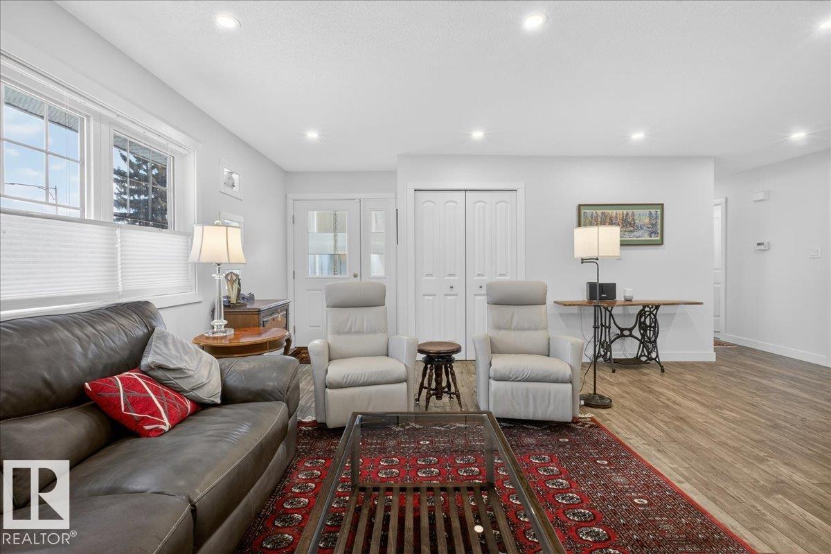 8111 70 Av Nw, Edmonton, Alberta  T6C 0A6 - Photo 8 - E4477275