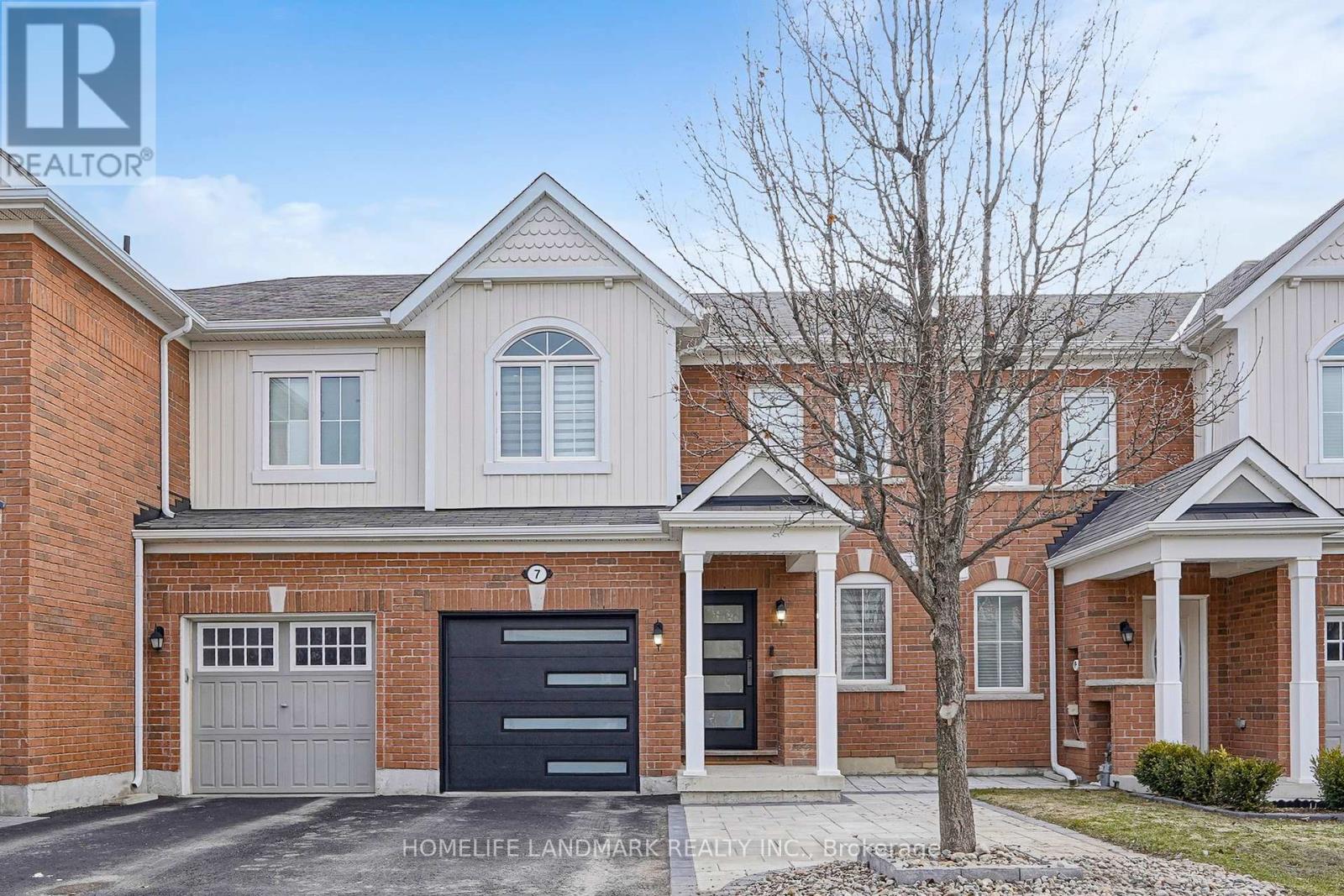 7 HUTT CRESCENT, Aurora, Ontario