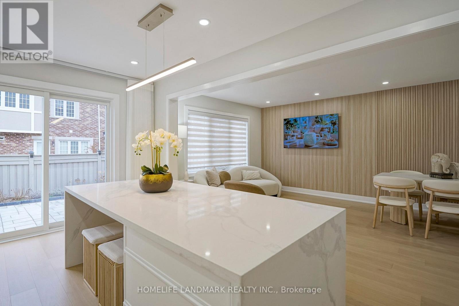 7 Hutt Crescent, Aurora, Ontario  L3X 1V9 - Photo 10 - N12879996