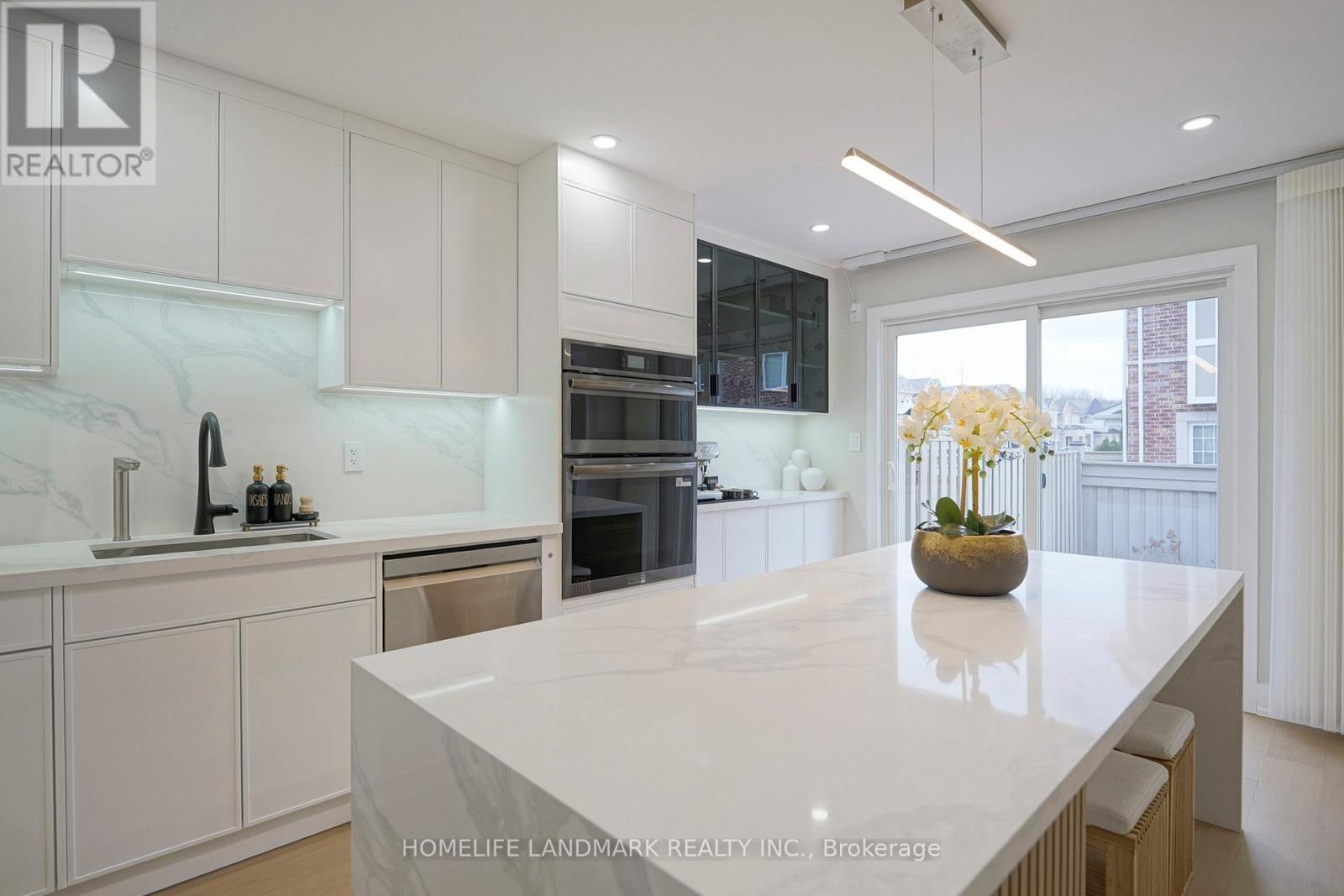 7 Hutt Crescent, Aurora, Ontario  L3X 1V9 - Photo 11 - N12879996