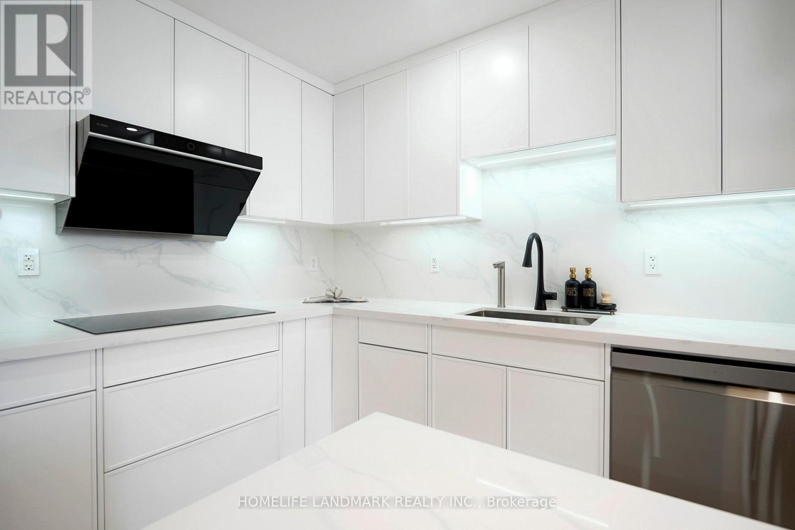 7 Hutt Crescent, Aurora, Ontario  L3X 1V9 - Photo 13 - N12879996