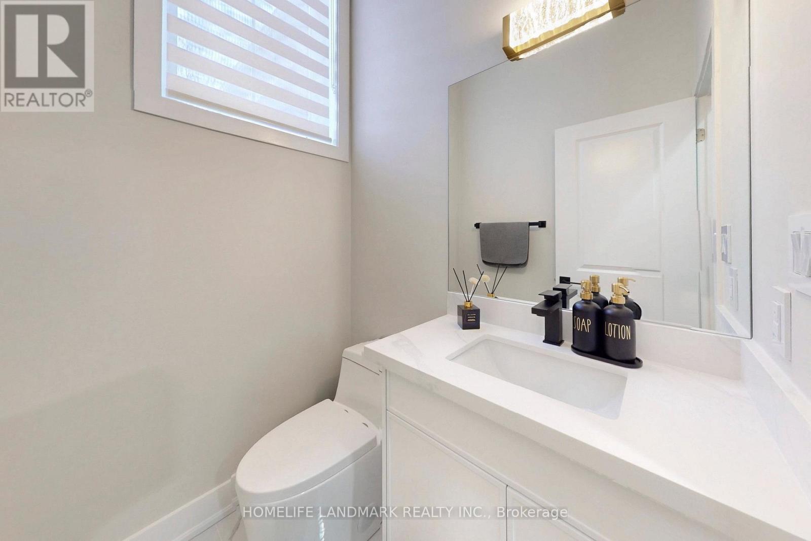 7 Hutt Crescent, Aurora, Ontario  L3X 1V9 - Photo 18 - N12879996