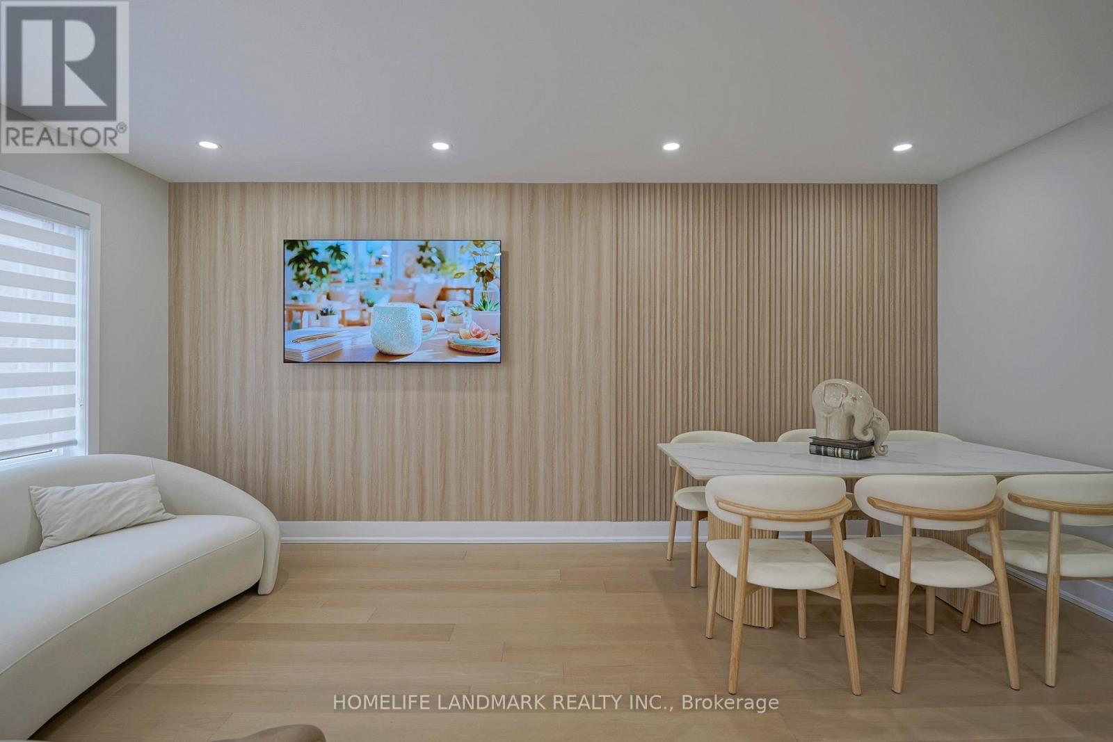 7 Hutt Crescent, Aurora, Ontario  L3X 1V9 - Photo 3 - N12879996