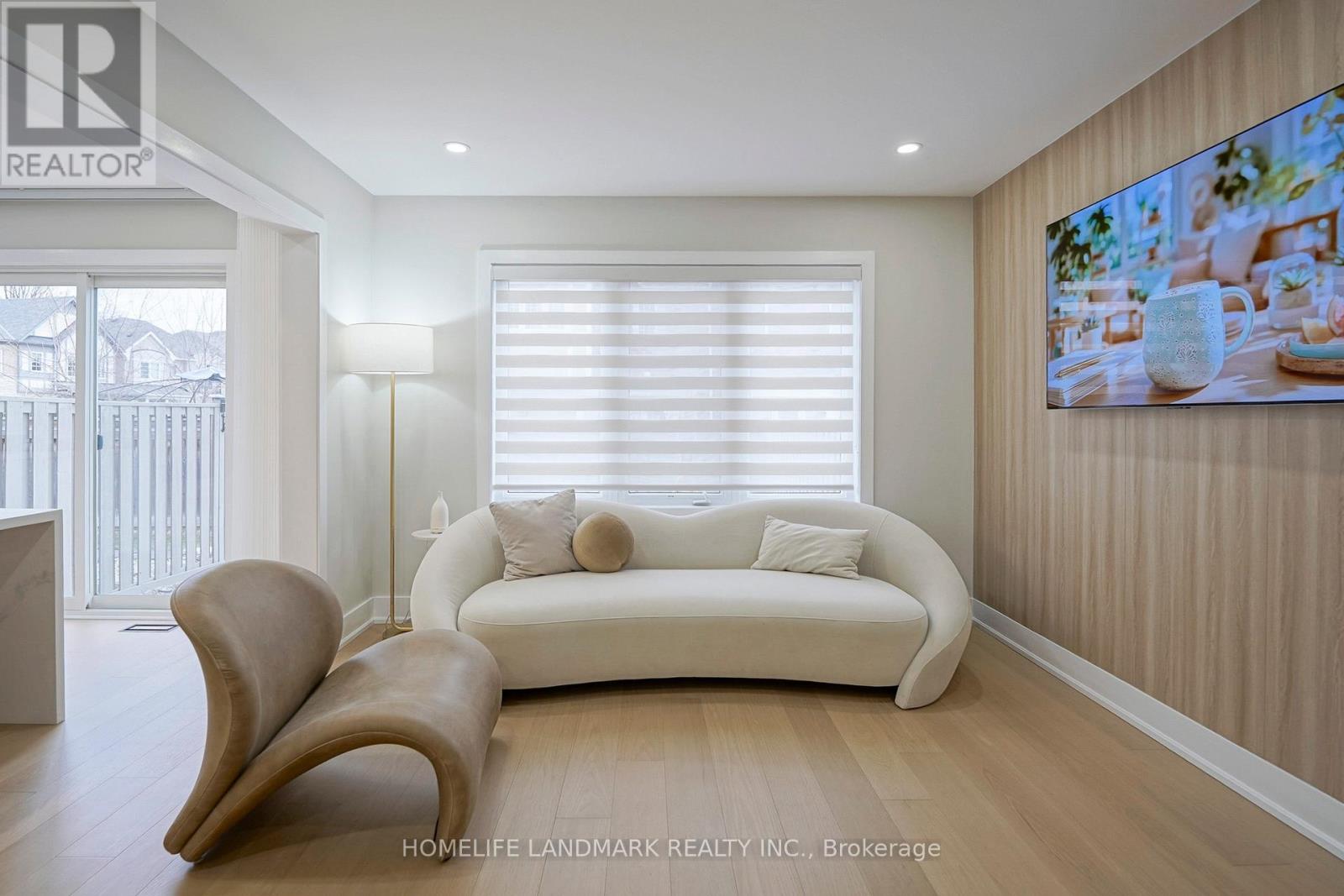 7 Hutt Crescent, Aurora, Ontario  L3X 1V9 - Photo 4 - N12879996