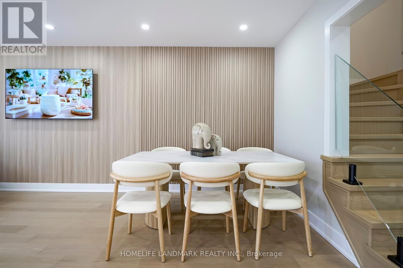 7 Hutt Crescent, Aurora, Ontario  L3X 1V9 - Photo 5 - N12879996