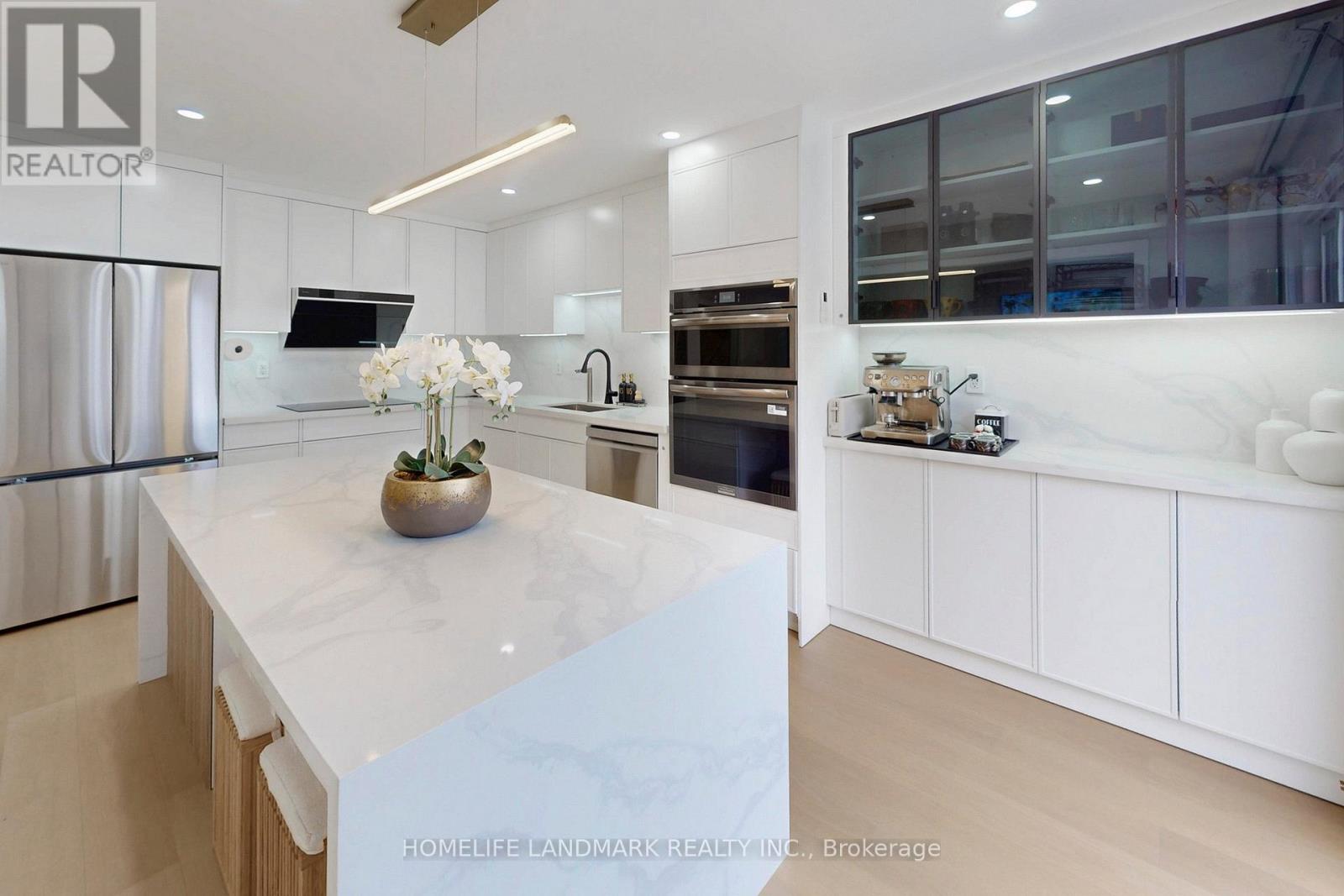 7 Hutt Crescent, Aurora, Ontario  L3X 1V9 - Photo 7 - N12879996