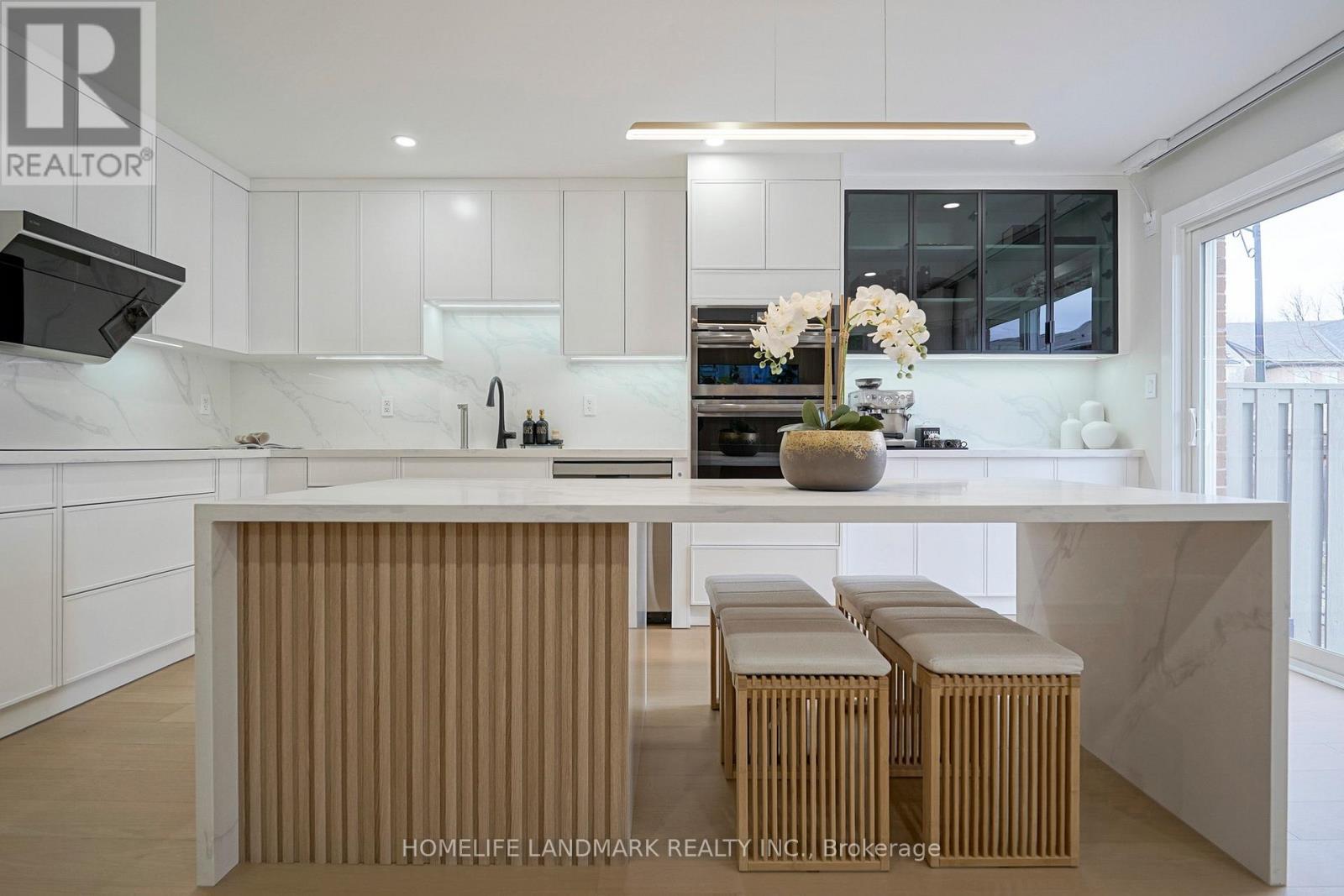 7 Hutt Crescent, Aurora, Ontario  L3X 1V9 - Photo 9 - N12879996