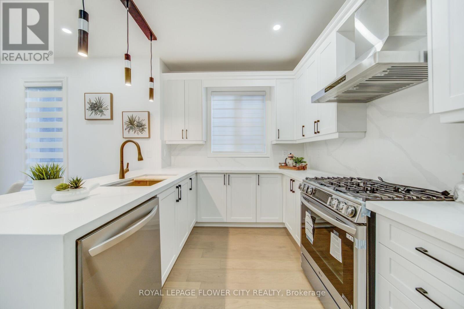 57 St Nicholas Crescent, Vaughan, Ontario  L4H 3E5 - Photo 21 - N12880008