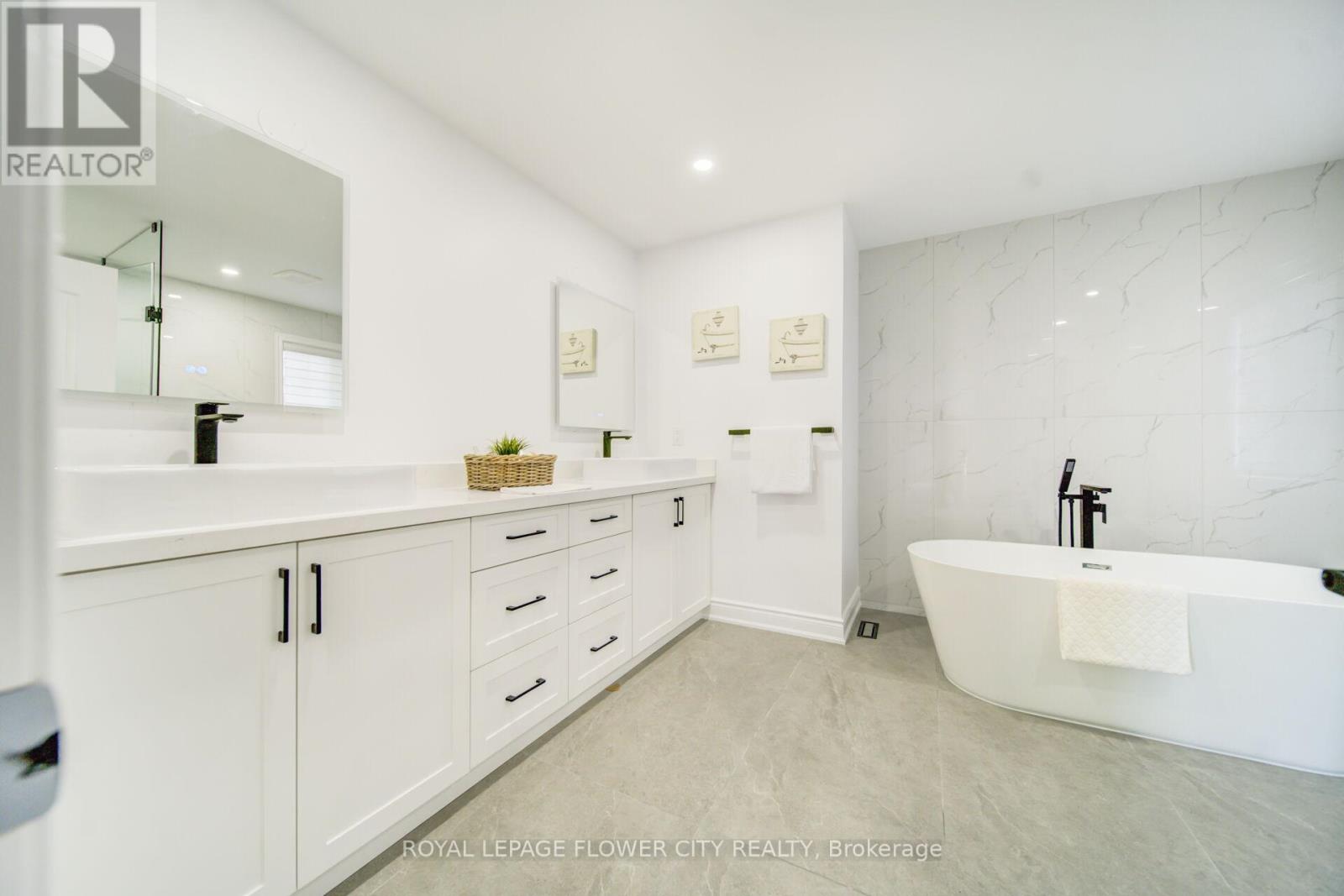 57 St Nicholas Crescent, Vaughan, Ontario  L4H 3E5 - Photo 24 - N12880008