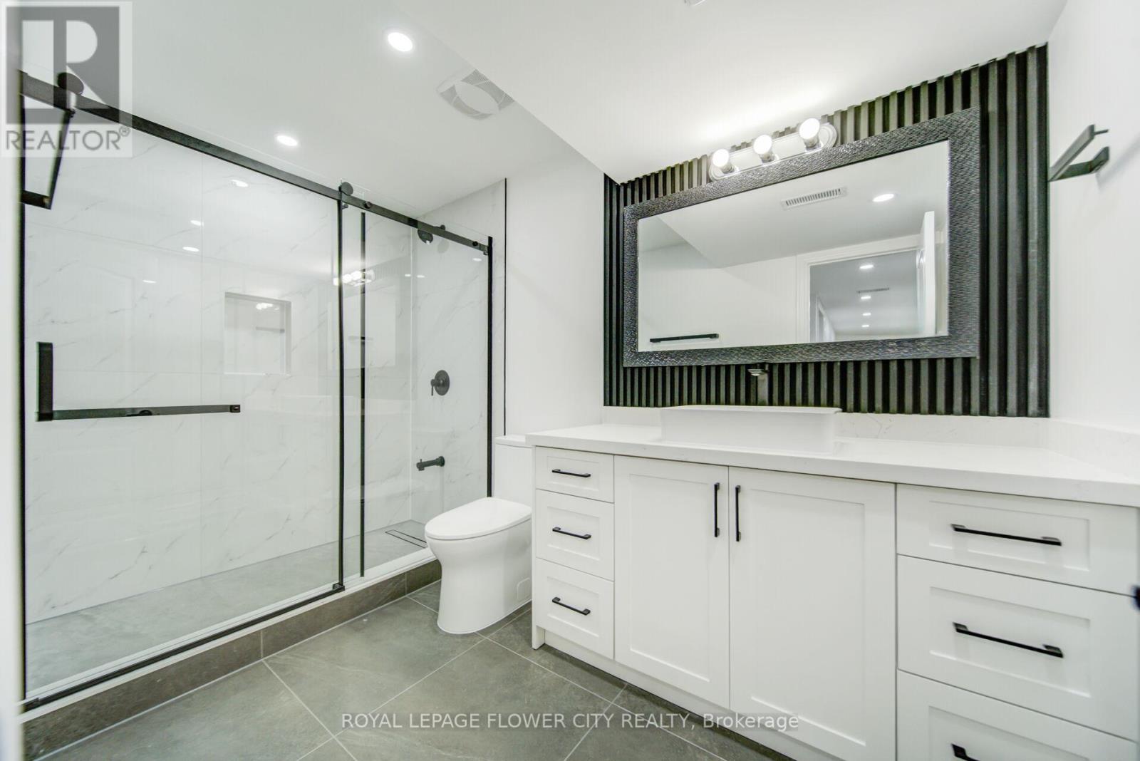 57 St Nicholas Crescent, Vaughan, Ontario  L4H 3E5 - Photo 37 - N12880008