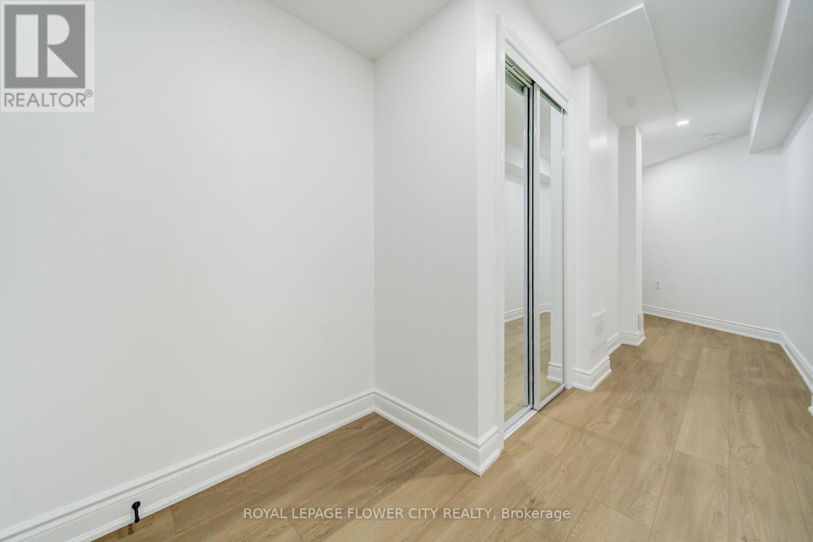 57 St Nicholas Crescent, Vaughan, Ontario  L4H 3E5 - Photo 38 - N12880008