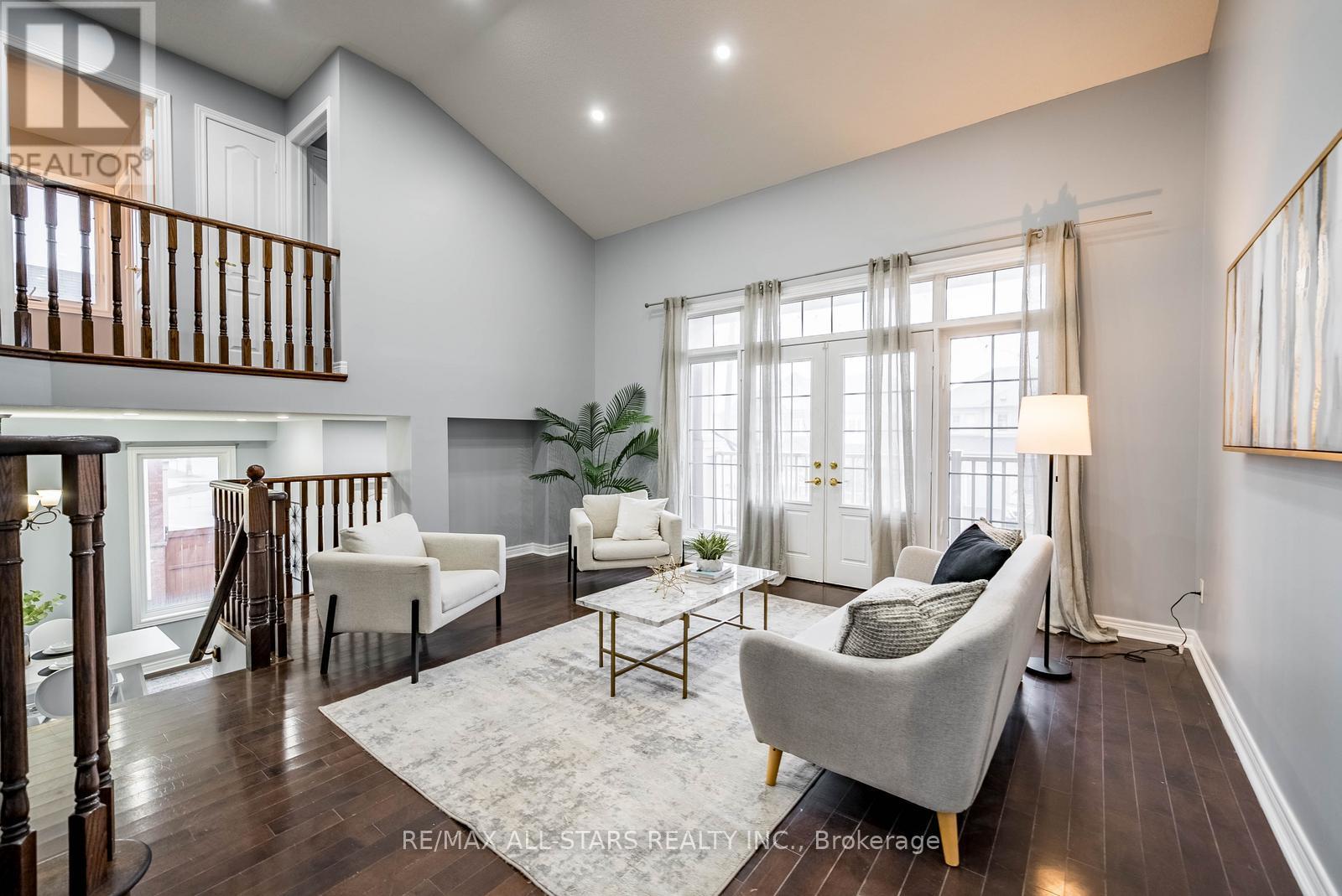 138 Yakefarm Boulevard, Whitchurch-Stouffville (Stouffville), Ontario  L4A 0R8 - Photo 19 - N12880030