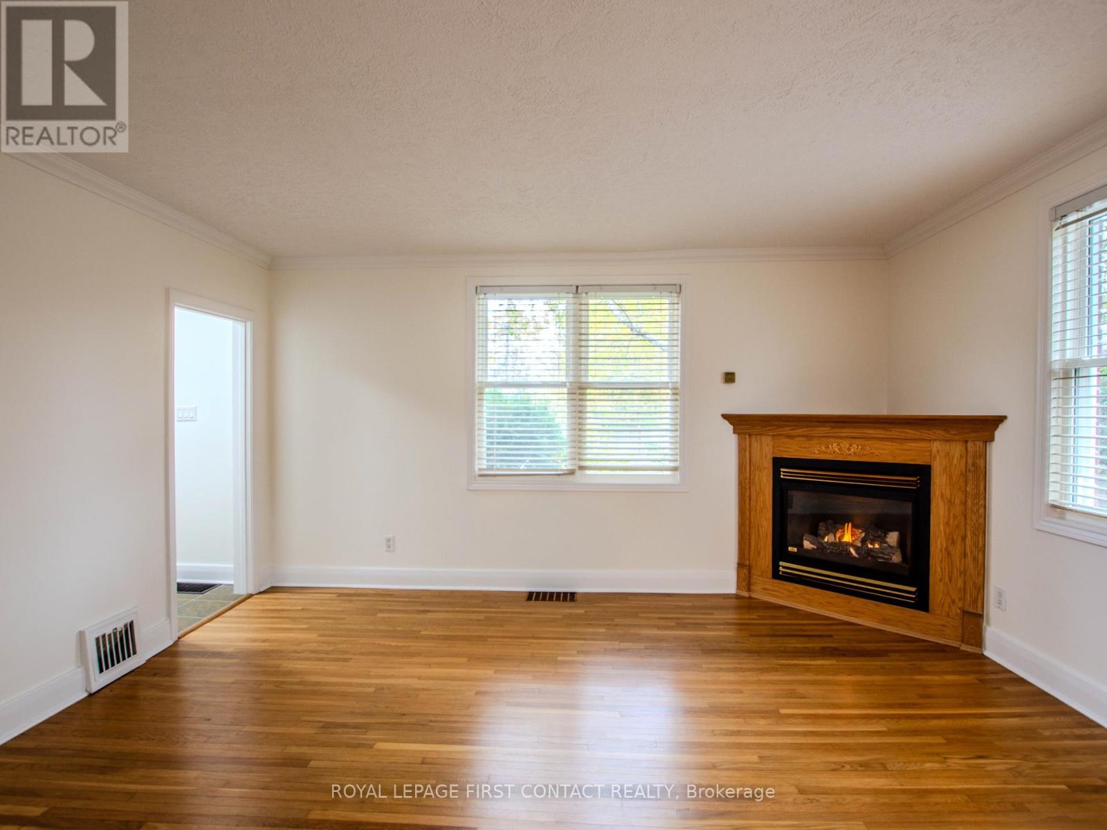 25 Holgate Street, Barrie (Allandale), Ontario  L4N 2T6 - Photo 5 - S12880222