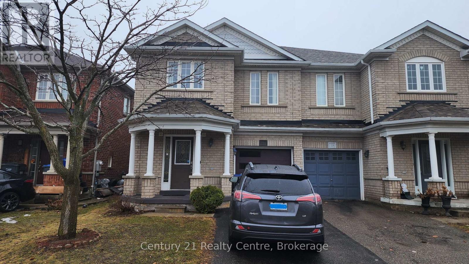 17 Vermont Road, Brampton (Fletcher's Meadow), Ontario  L7A 3G3 - Photo 2 - W12878440