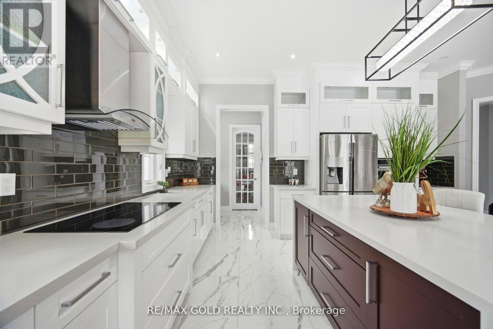 6 Hagerman Road, Brampton, Ontario  L6P 4C1 - Photo 17 - W12879986