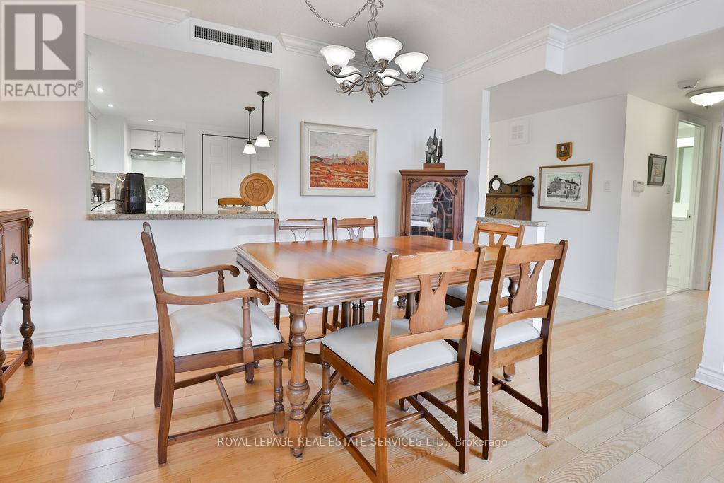 708 - 100 Lakeshore Road E, Oakville, Ontario  L6J 6M9 - Photo 12 - W12880000