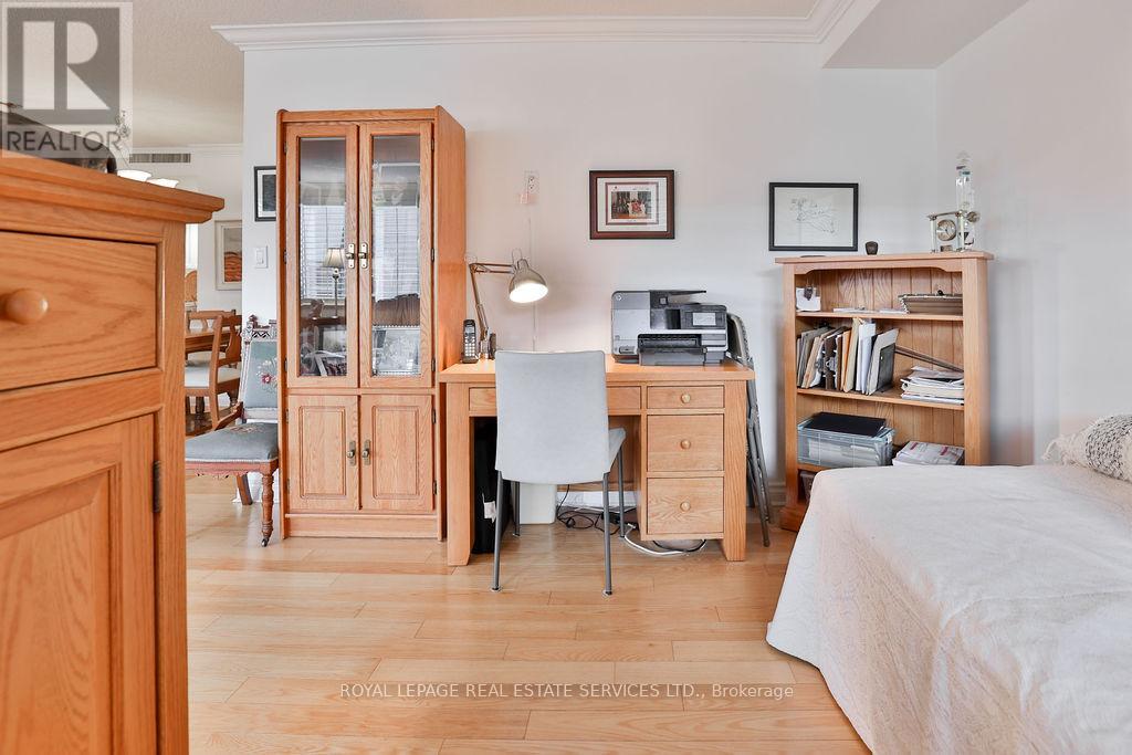 708 - 100 Lakeshore Road E, Oakville, Ontario  L6J 6M9 - Photo 15 - W12880000